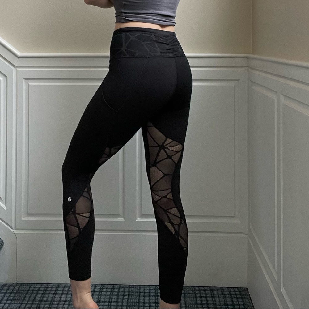 Lululemon cropped plants